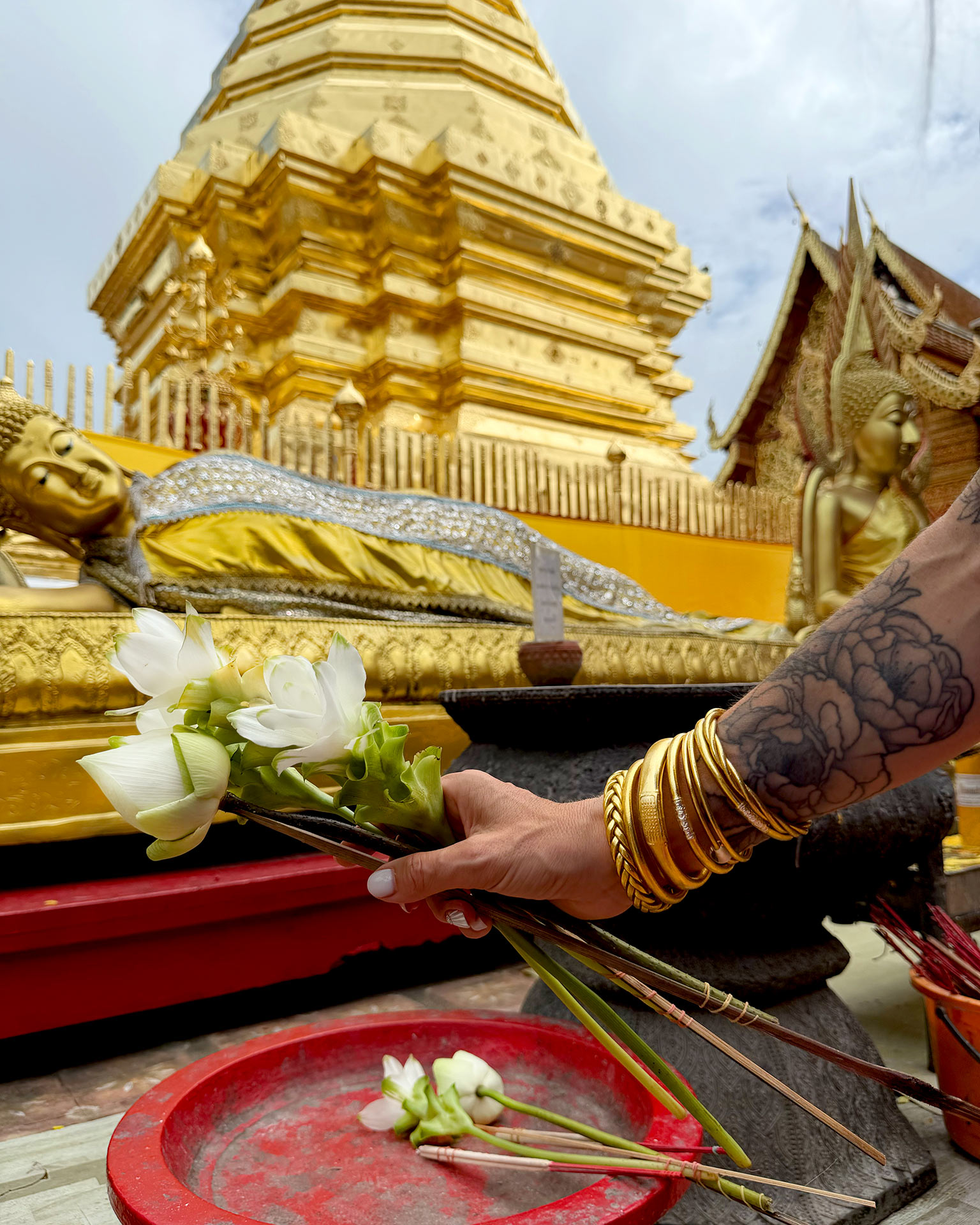 jonc thaïlandais cherie sheriff dans les temples